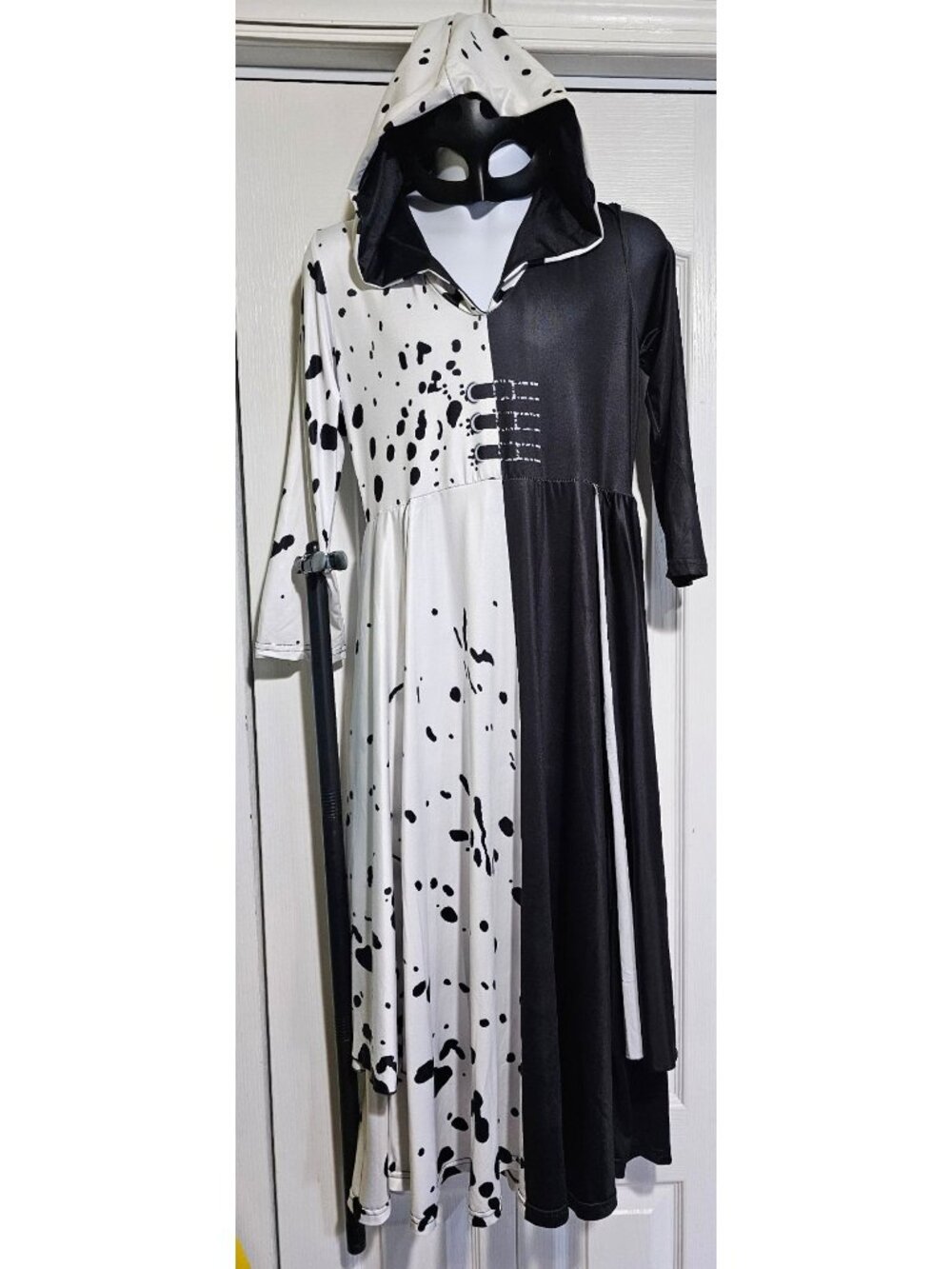 Cruella Estelle de Vil Kids Costume Hood Dress Black White Dalmatian Cane Mask